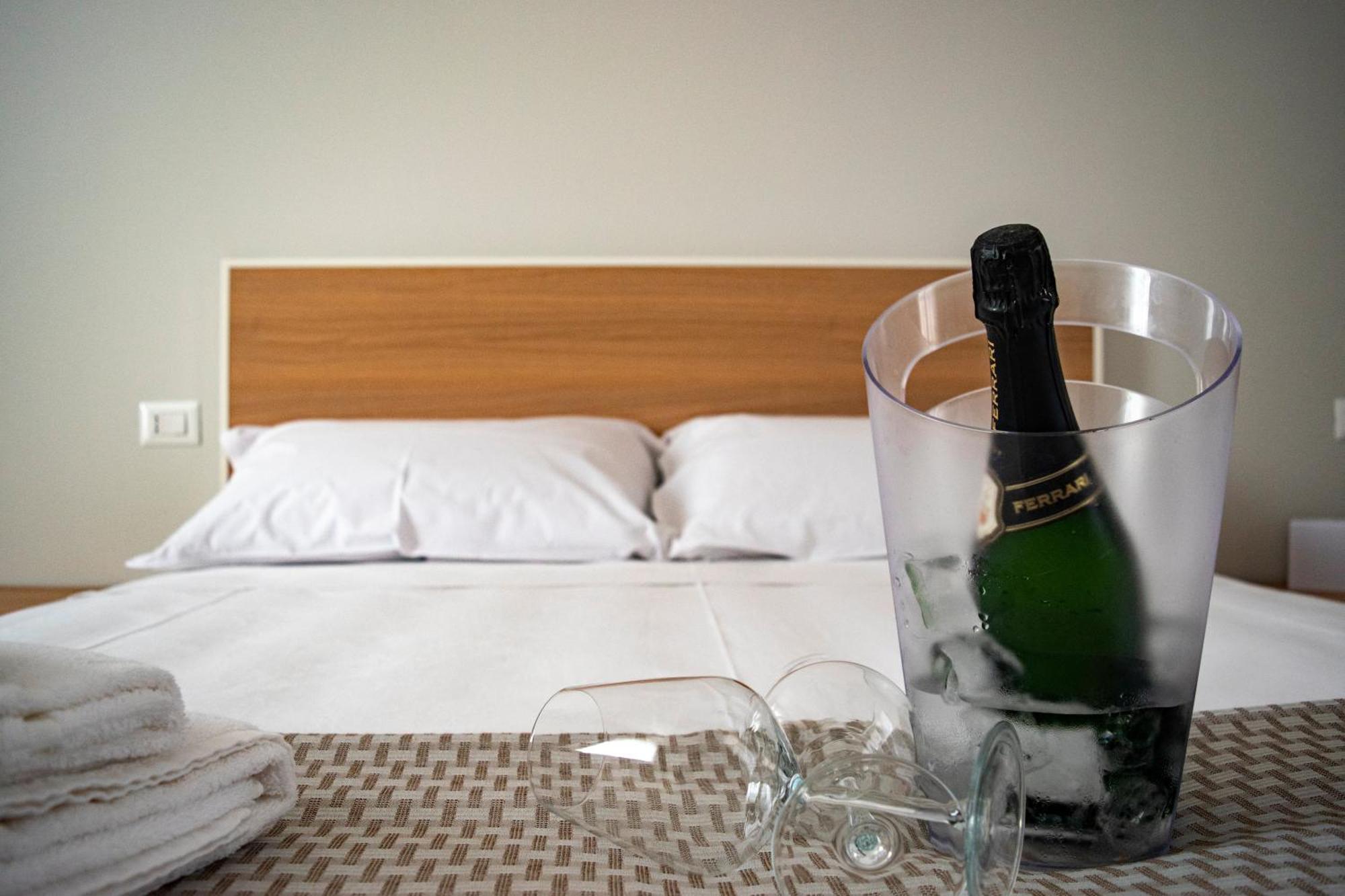 Ferrari Rooms & Apartments Porto Cesareo Luaran gambar